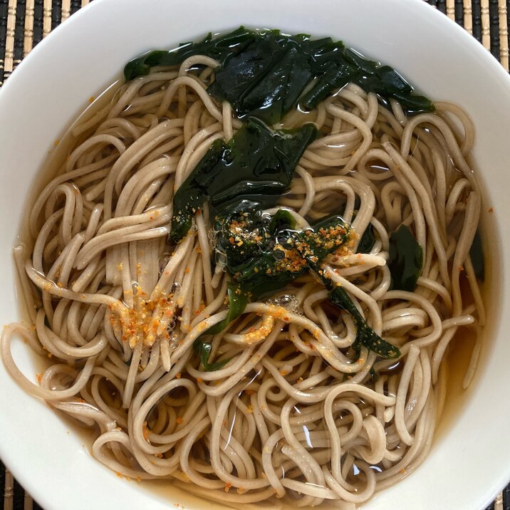 【250kcal以下】あごだしワカメ蕎麦